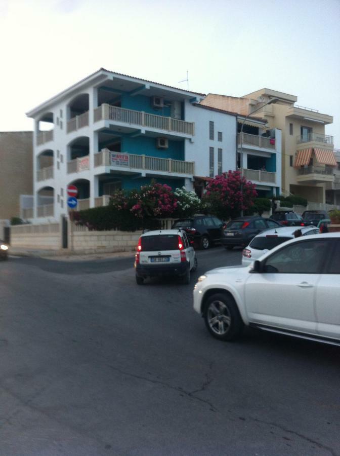 Edificio Cannizzo Scoglitti Eksteriør billede